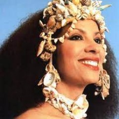 Clara Nunes foi uma cantora e compositora brasileira, considerada uma das maiores e melhores intérpretes do país. Foi considerada pela revista Rolling Stone como a nona maior voz brasileira. Em 1983 se submeteu a uma aparentemente simples cirurgia de varizes, mas a cantora acabou tendo uma reação alérgica a um componente do anestésico e faleceu